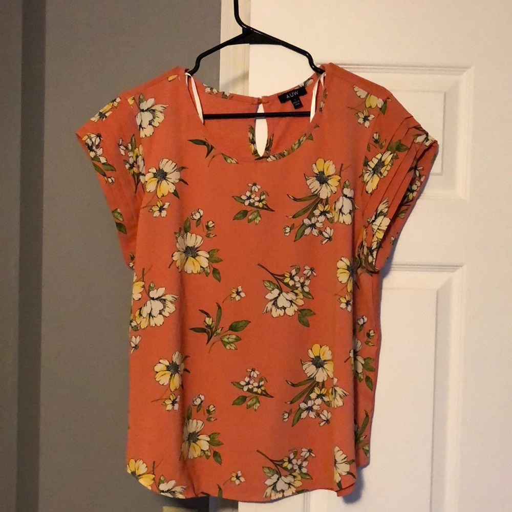 Women’s blouse. Never worn, only tried on.